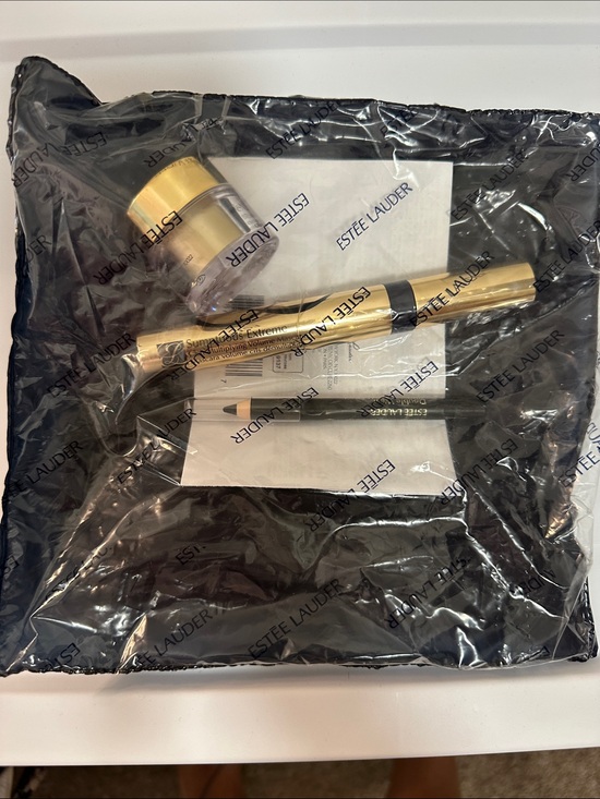 Estee Lauder Other - Estee Lauder Re-Nutriv Ultimate Diamond Eye Creme - Gold & Clear